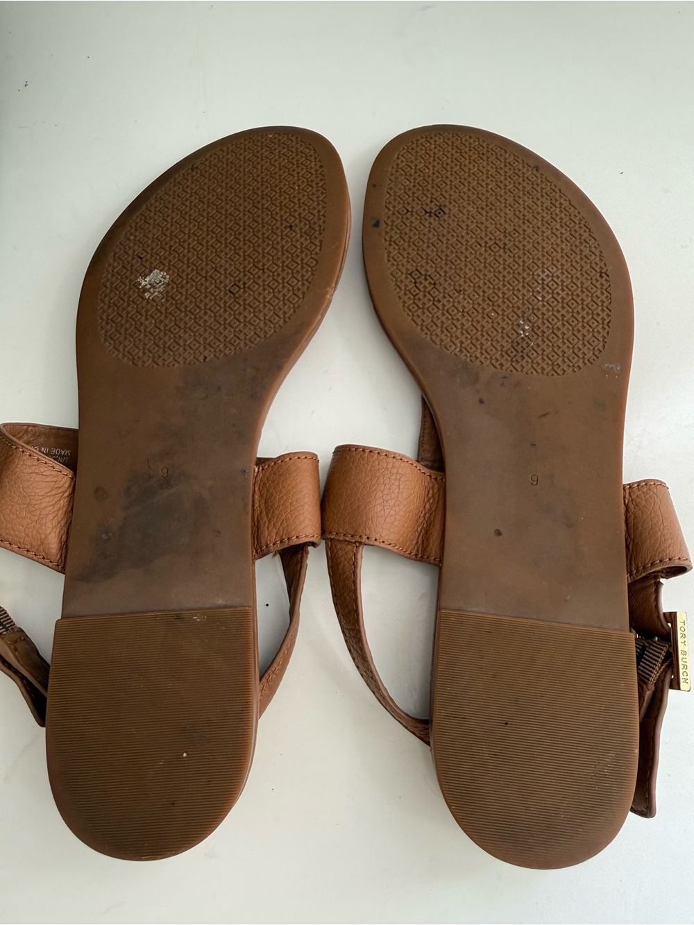 Tory Burch Bryce flat size 9 Brown Leather T-Strap Sandals with Gold Logo - Picture 10 of 14